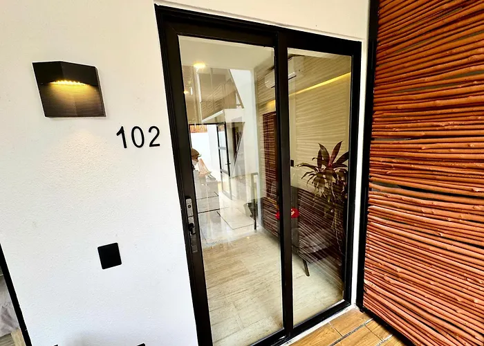 Chic 2br Condo, Private Jacuzzi And 2 Free Bikes *
