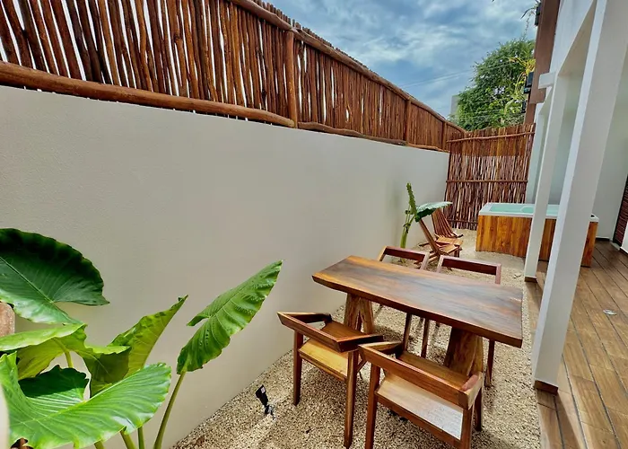 Chic 2br Condo, Private Jacuzzi And 2 Free Bikes *