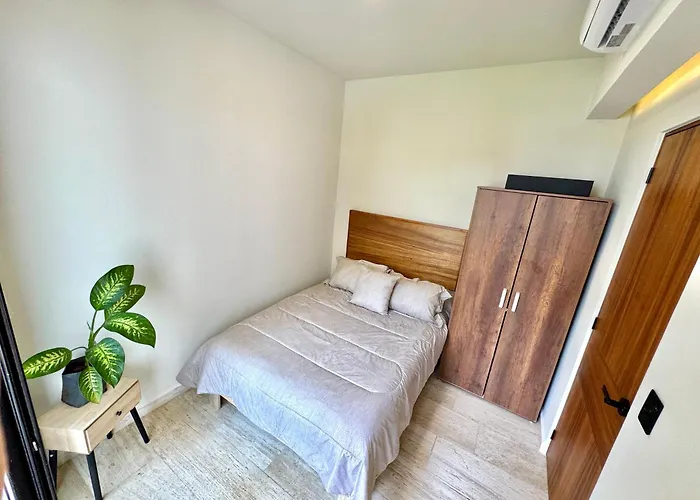Chic 2br Condo, Private Jacuzzi And 2 Free Bikes *
